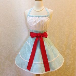 NWOT Dorothy of Oz Apron Costume